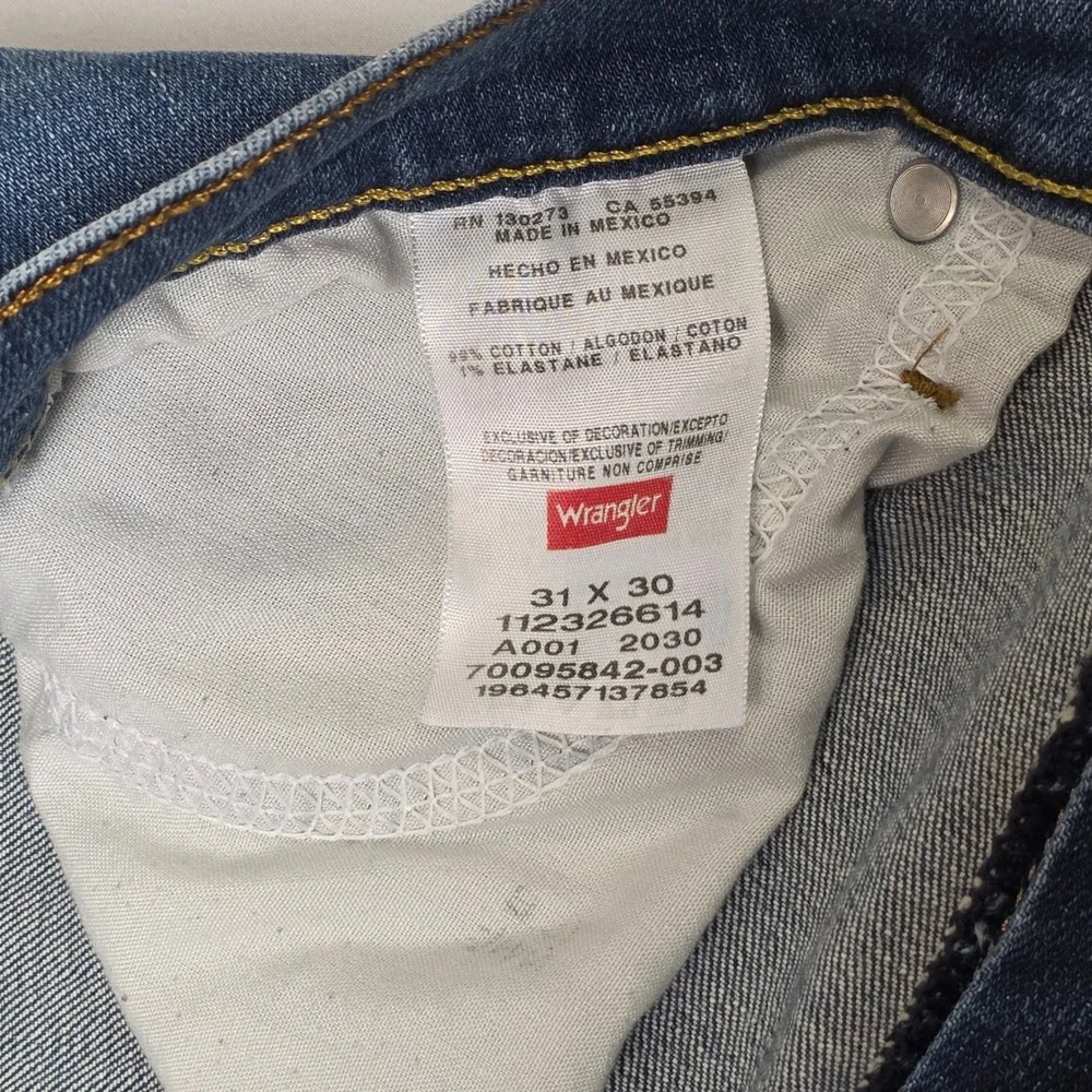 Wrangler Jeans Mens Straight Fit 31x30 Blue Medium Wash Denim 5-Pocket Classic‎